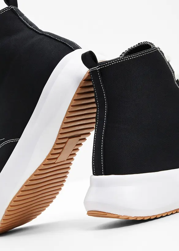 Sneakers med h&ouml;ga skaft och plat&aring;sula, bonprix