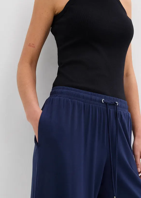 Jerseybermudas av viskos med mjukt fall, bonprix