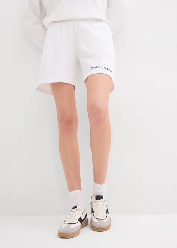 Trikåshorts med broderi, bonprix