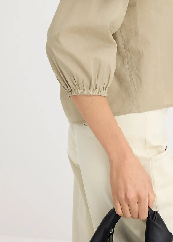 Luftig blus med volanger, bonprix