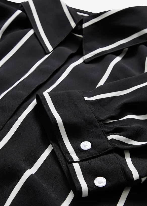 Kortärmad blus i kräppat material med struktur, bonprix