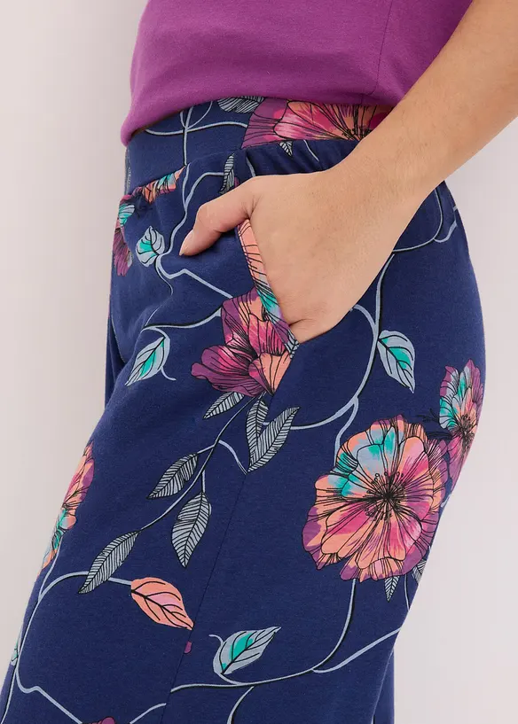 Pyjamasbyxa i culottemodell med sidfickor, med viskos, bonprix