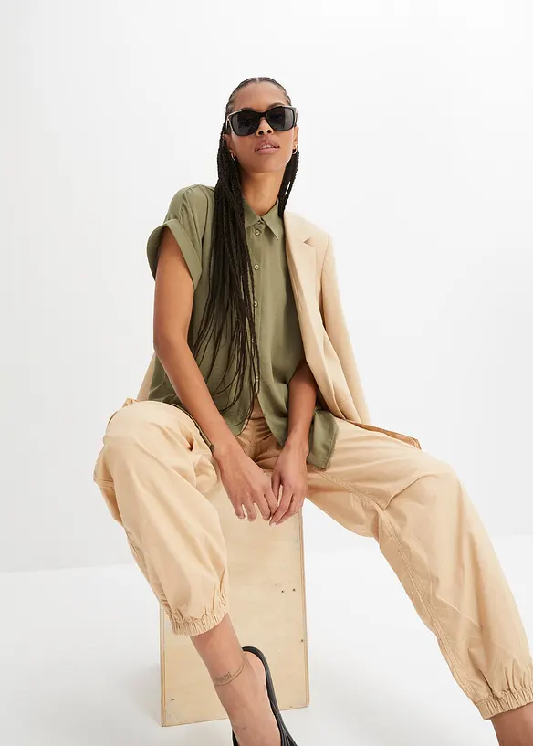 Kortärmad blus med återvunnen polyester, bonprix