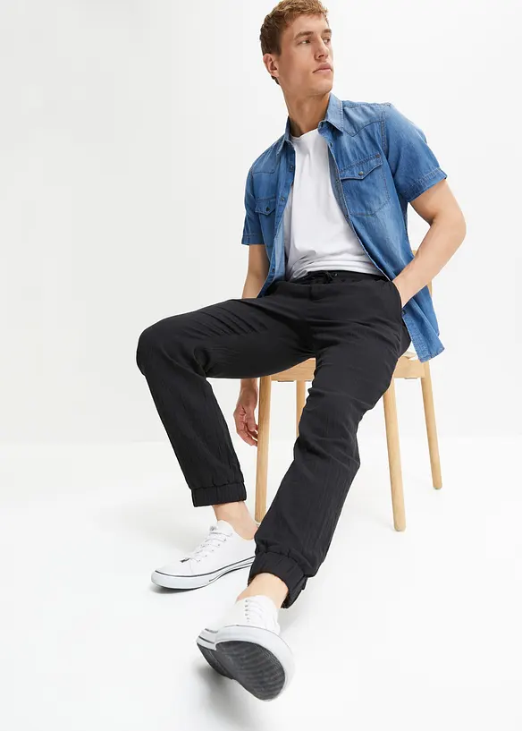 Dra p&aring;-byxa i bomullsmuslin, normal passform, avsmalnande ben, bonprix