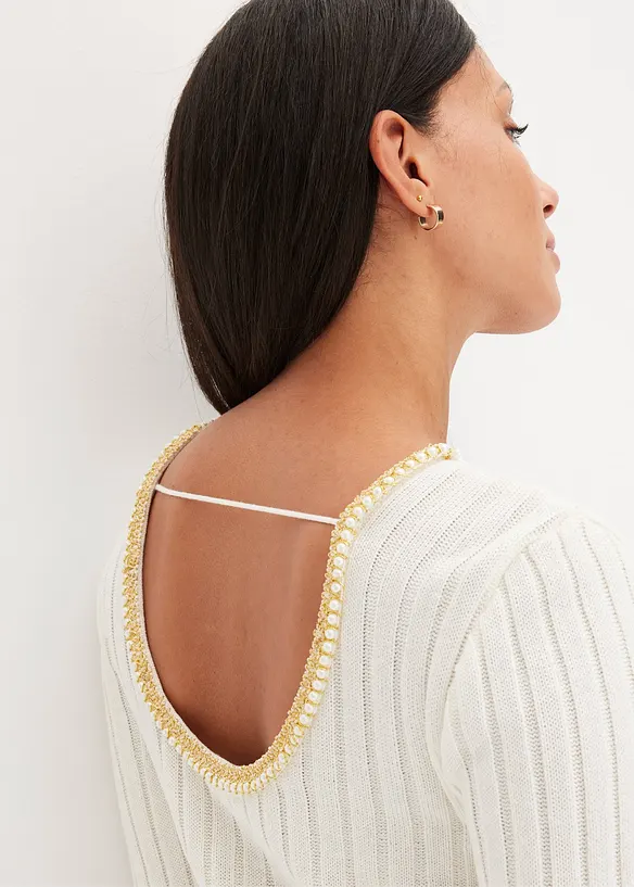 Ribbstickad tröja med dekorativt pärlband, bonprix