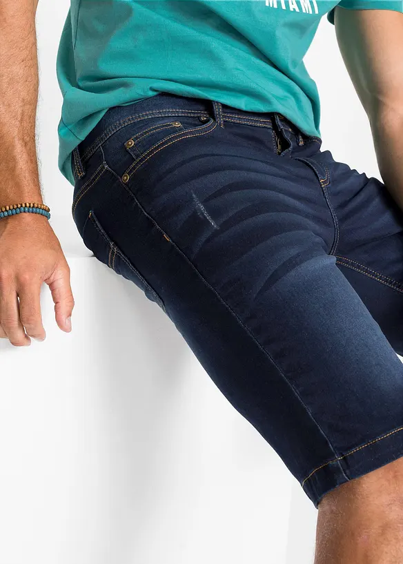 Stretchiga jeansshorts med bekv&auml;mt snitt, Regular Fit, bonprix