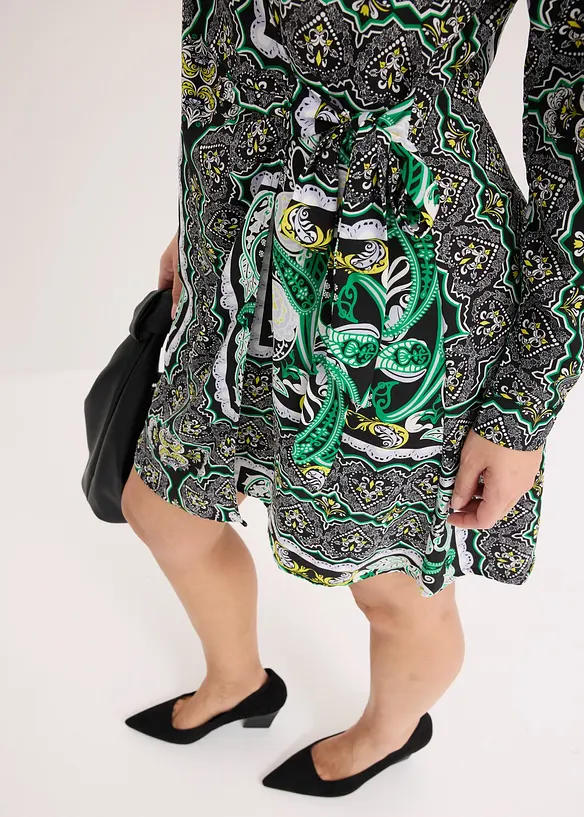 Omlottkl&auml;nning av m&ouml;nstrad satin, bonprix