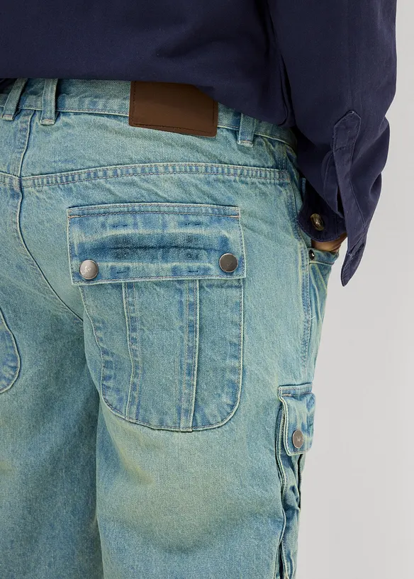 Jeansshorts i cargomodell, normal passform, bonprix