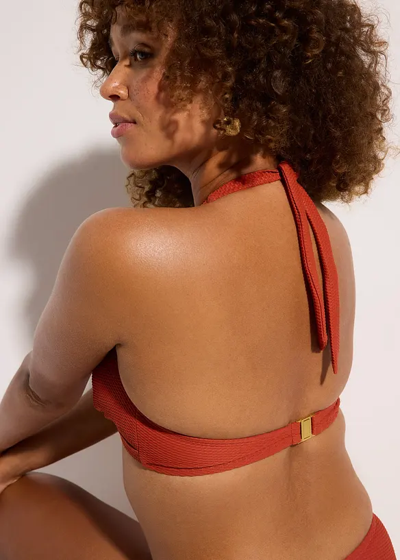Halterneckbikini (2 delar) i material med struktur, bonprix