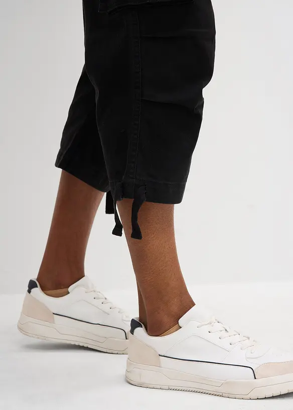 Stretchig cargobyxa med vida ben i 3/4-längd, Loose Fit, bonprix
