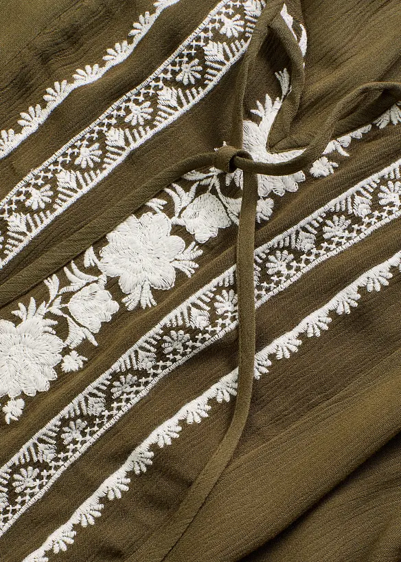 Blus med broderi, bonprix