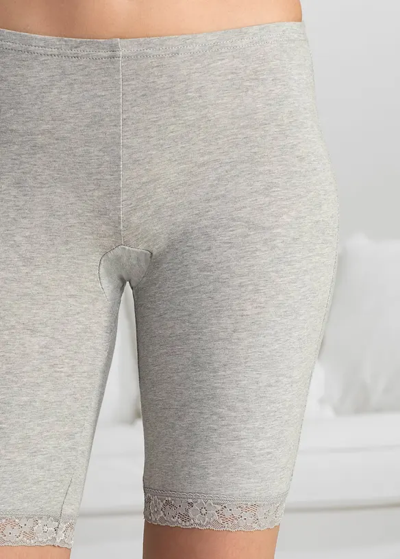 En förmånlig förpackning med boxertrosor med långa ben i ett mjukt material, bonprix