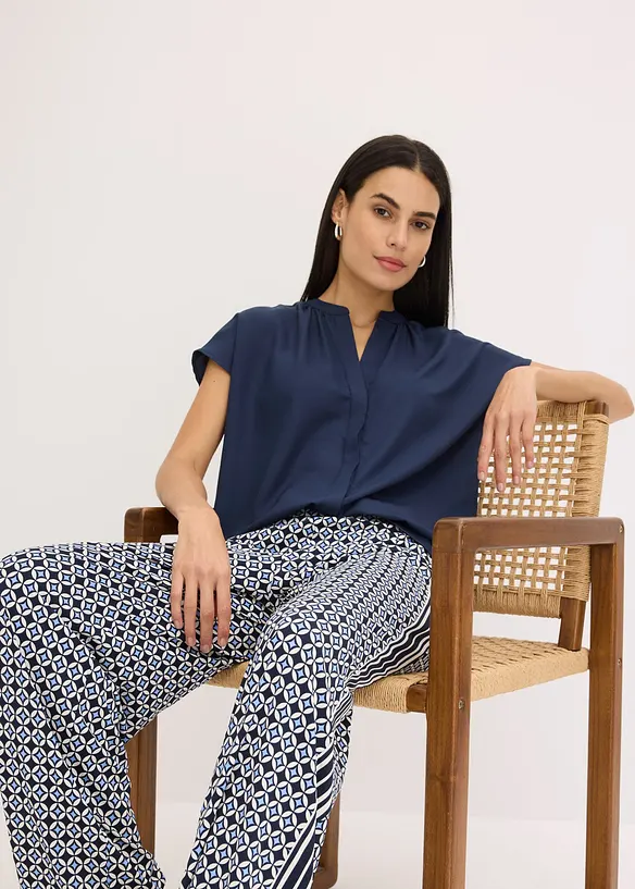 Kortärmad blus med dold knappslå, bonprix