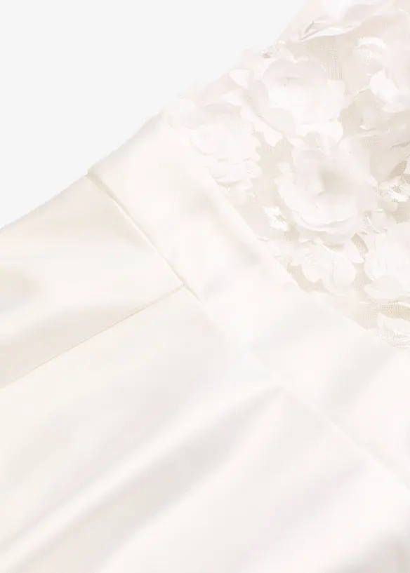 Brudklänning i glänsande satin med blomapplikation, bonprix