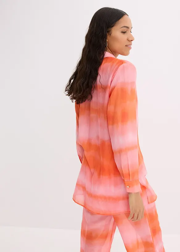 Lång blus med batikmönster, bonprix