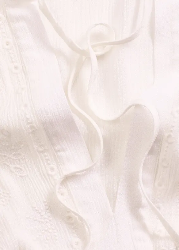 Blus med hålbroderi, bonprix