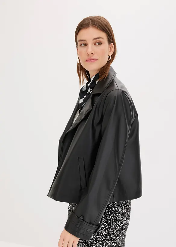 Kort trenchcoat i skinnimitation, bonprix