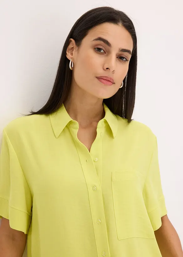 Blus med bröstficka och halvlånga ärmar, bonprix