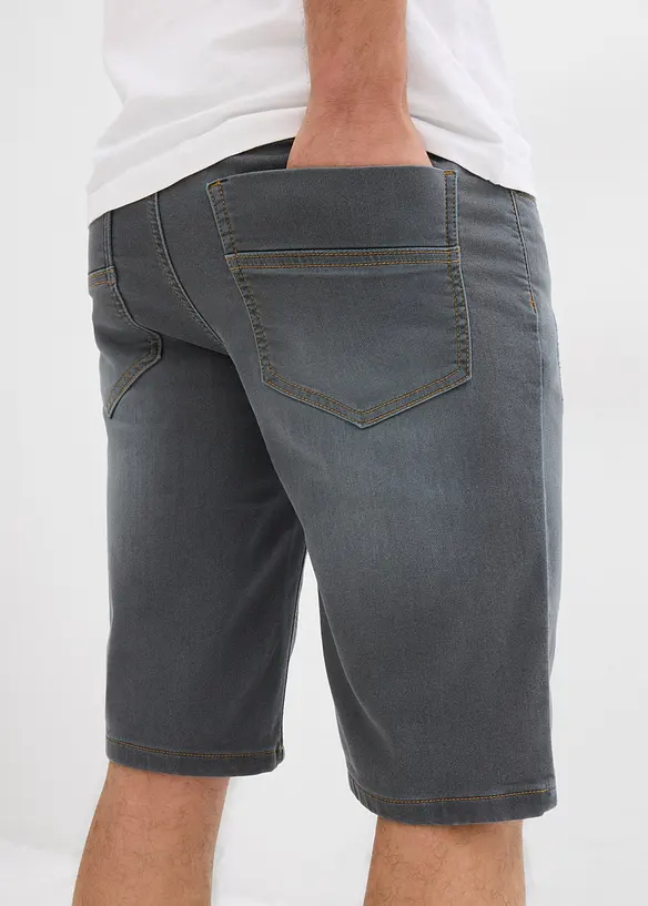 Stretchiga jeansshorts med bekv&auml;mt snitt, Regular Fit, bonprix
