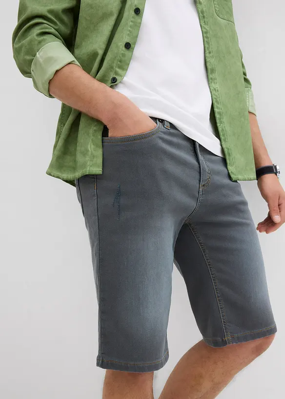Stretchiga jeansshorts med bekv&auml;mt snitt, Regular Fit, bonprix