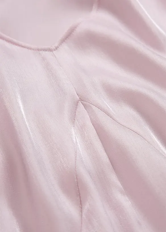 Kortärmad blus i glansig satin, bonprix