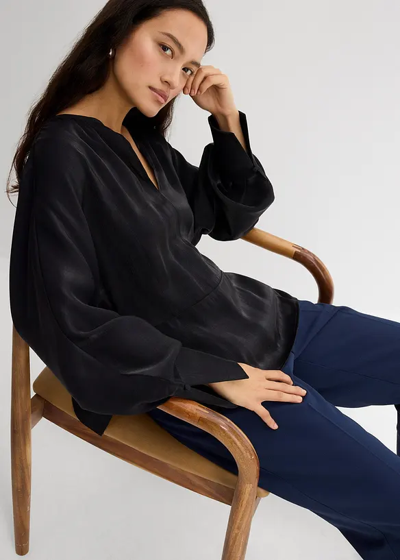 L&auml;tt glansig blus av viskosmix, bonprix