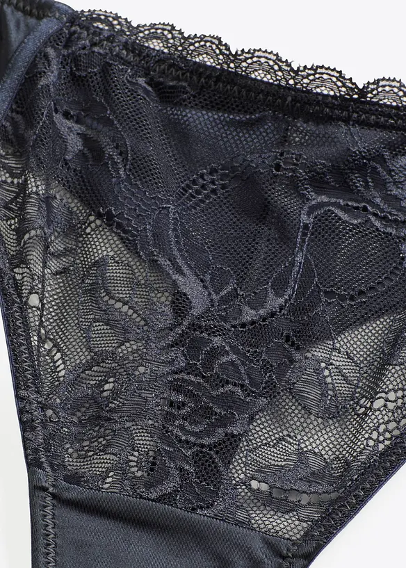 Stringtrosa med skir spets och glansiga effekter, bonprix