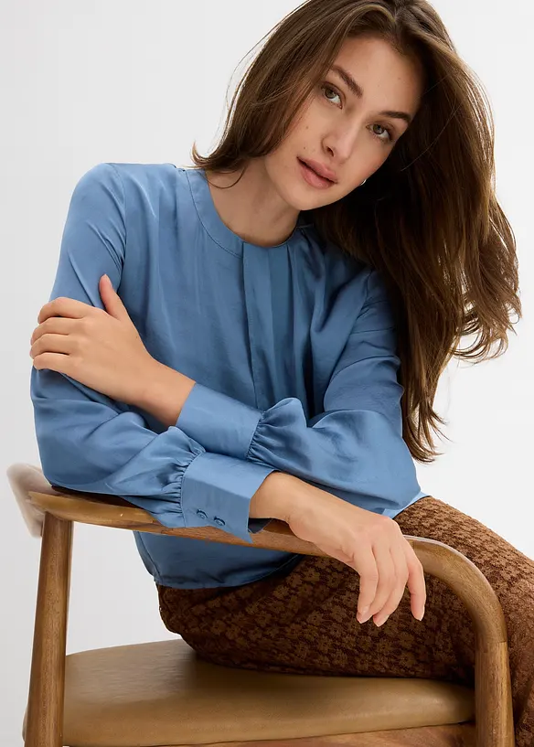 Blus i följsam satin, bonprix