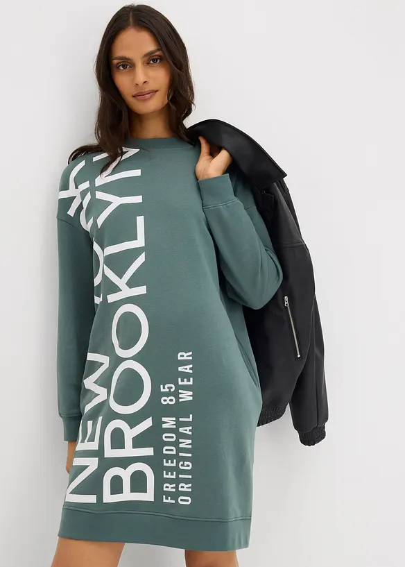 Jerseyklänning i oversizemodell med bomull, bonprix