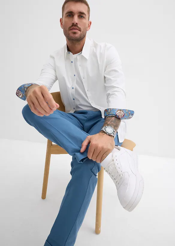 Skjorta i business-stil med kontrasterande detaljer, av ren bomull, Regular Fit, bonprix