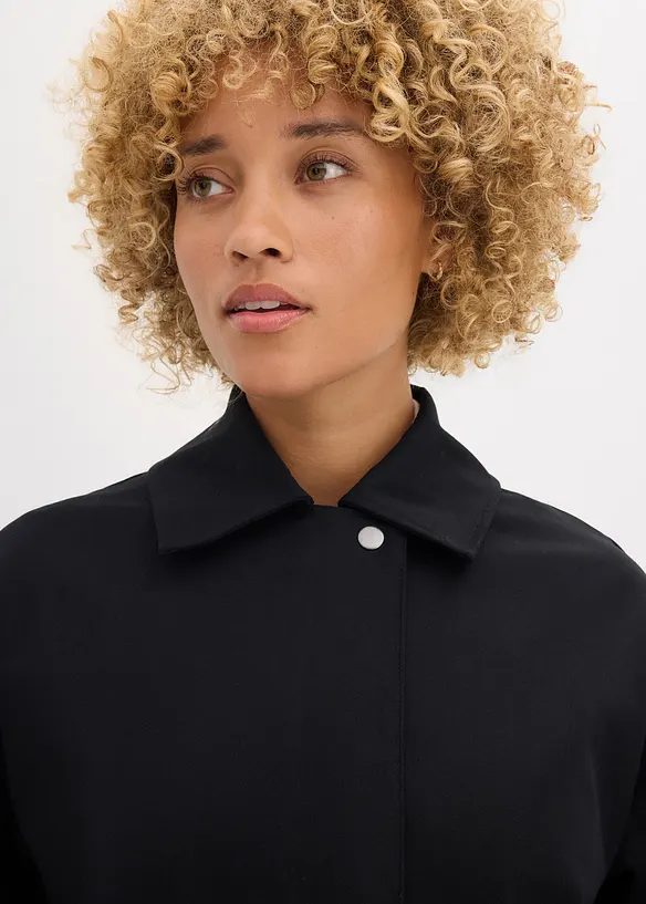 Trenchcoat i vattenavvisande material, bonprix