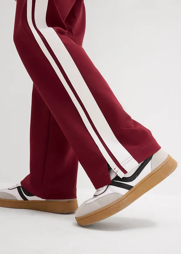 Joggingbyxa med sportiga ränder, bonprix