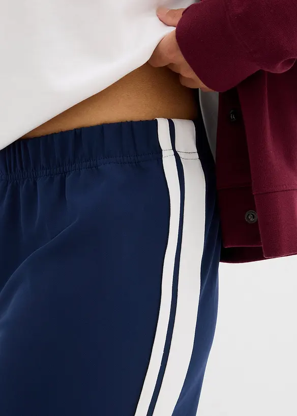 Joggingbyxa med sportiga ränder, bonprix