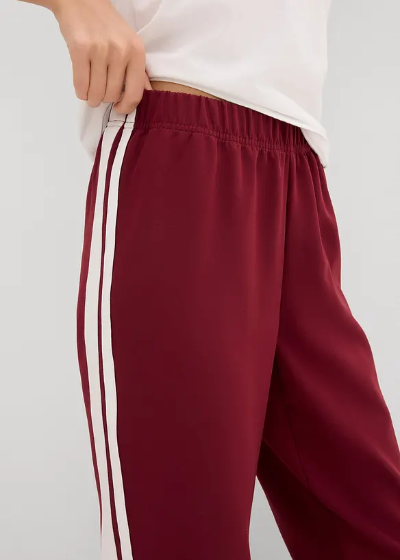 Joggingbyxa med sportiga ränder, bonprix