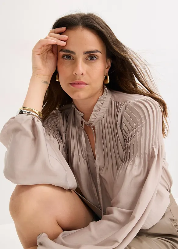 Blustunika med stråveck i glansig satin, bonprix