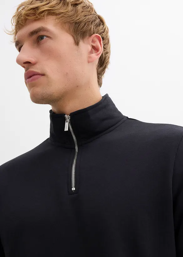 Sweatshirt i ekologisk bomull, med praktiska fickor och rak nederkant, bonprix