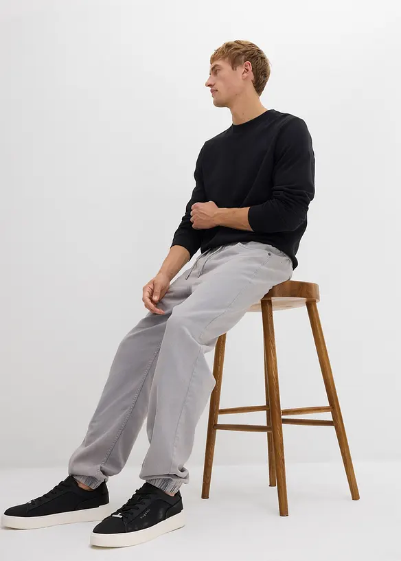 Dra-på byxa av bomull i Relaxed Fit med Tapered ben, bonprix