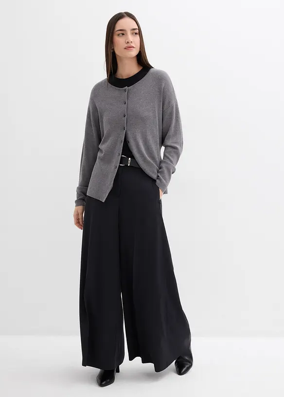 Stickad kofta i insvängd modell av viskosmix, bonprix