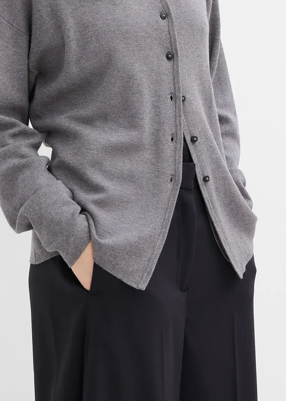 Stickad kofta i insvängd modell av viskosmix, bonprix