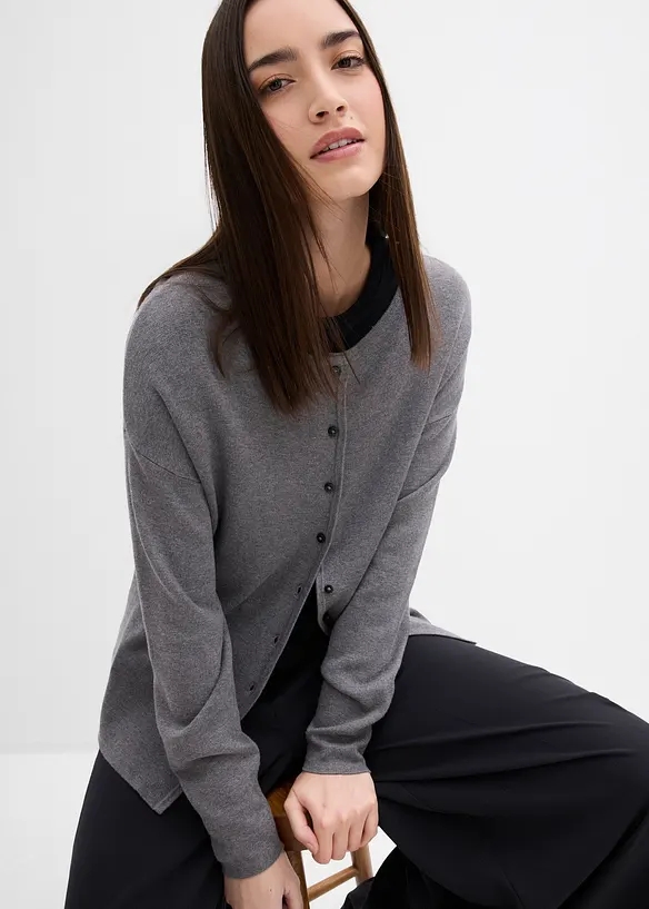 Stickad kofta i insvängd modell av viskosmix, bonprix