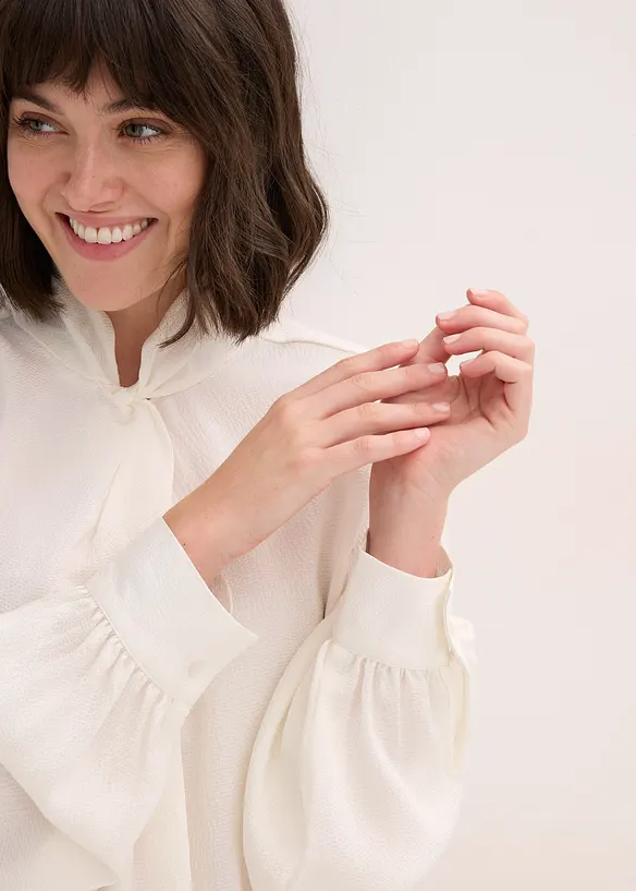 Blus av satin med mjukt fall, bonprix