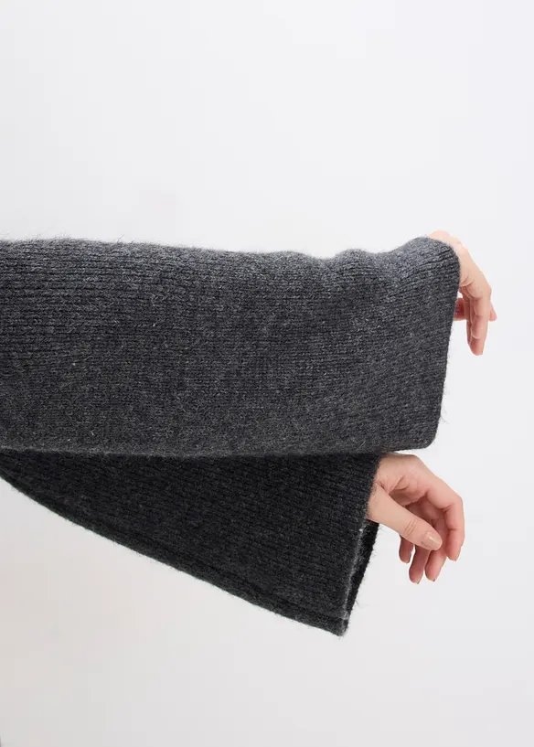 Kort stickad klänning i materialmix, bonprix