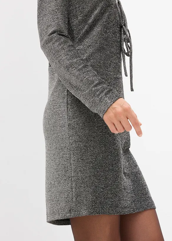 Glittrande miniklänning med rosettdetalj, bonprix