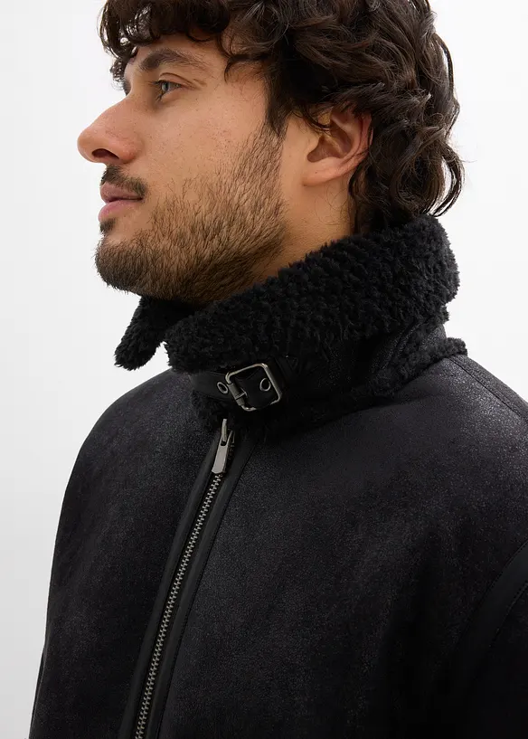 Kort jacka i skinnimitation med teddyfoder, bonprix