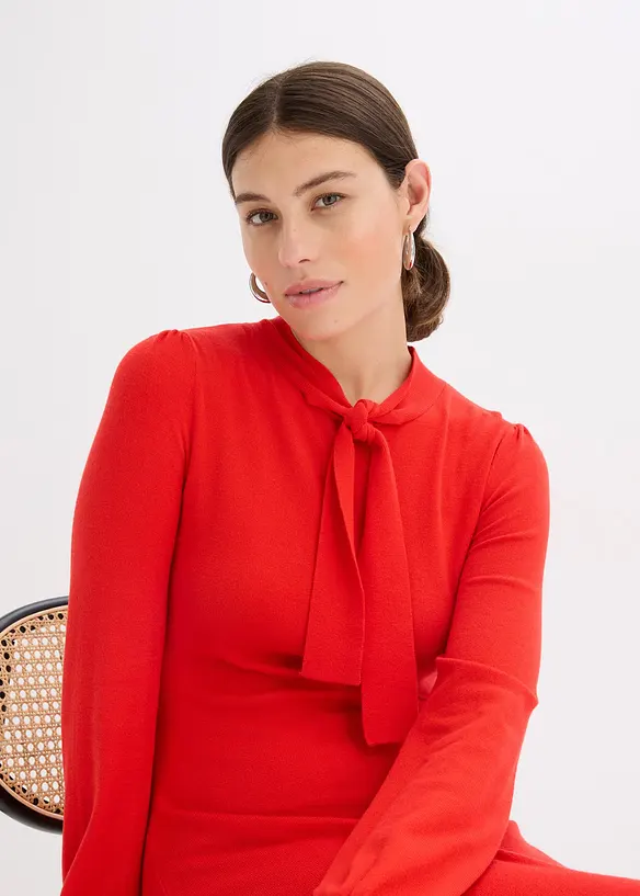 Stickad klänning i mjuk viskosmix, bonprix