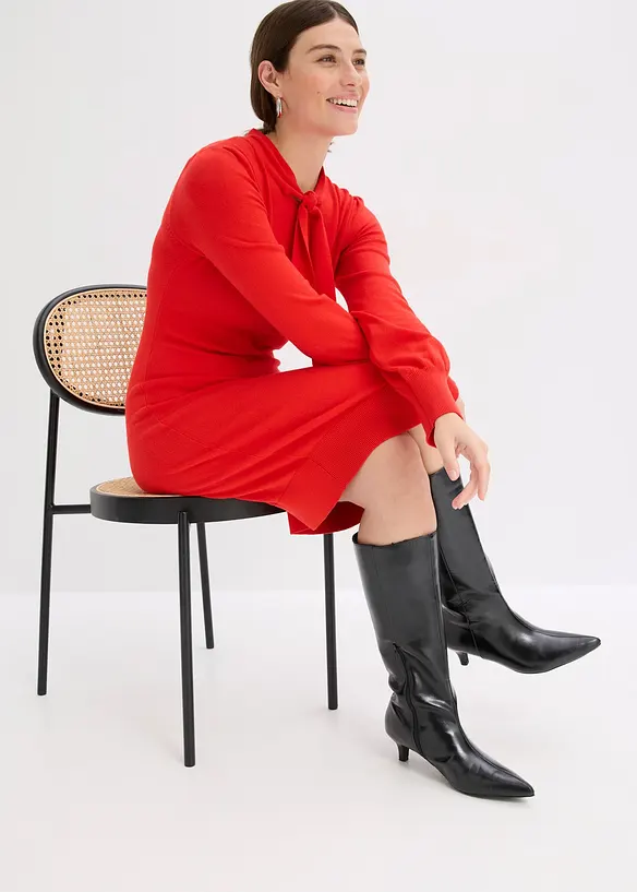 Stickad klänning i mjuk viskosmix, bonprix