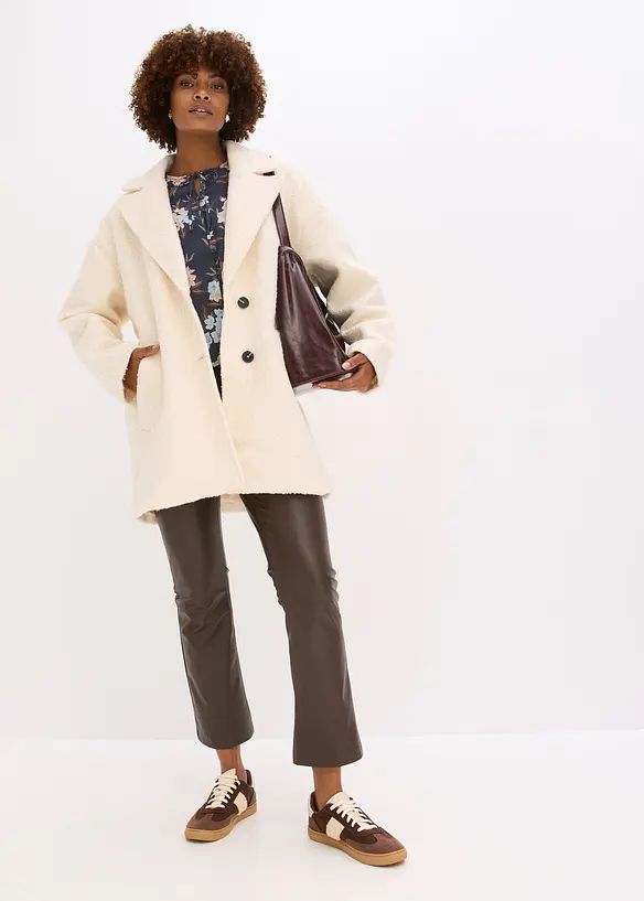 Kort bouclékappa i oversizemodell, bonprix