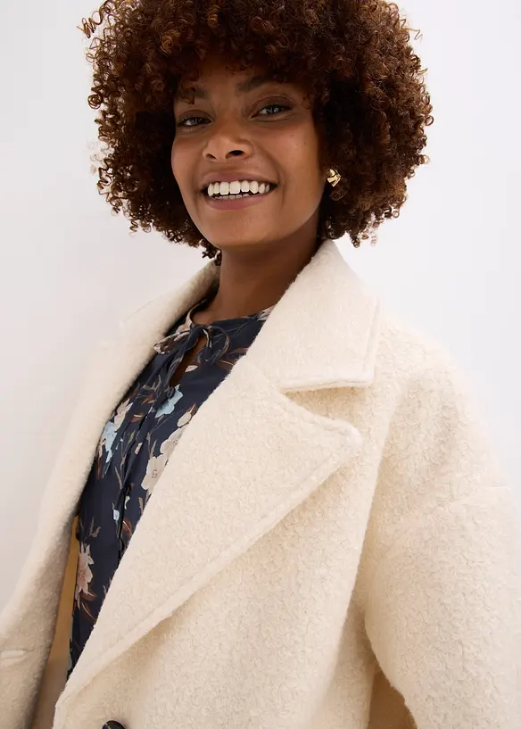 Kort bouclékappa i oversizemodell, bonprix