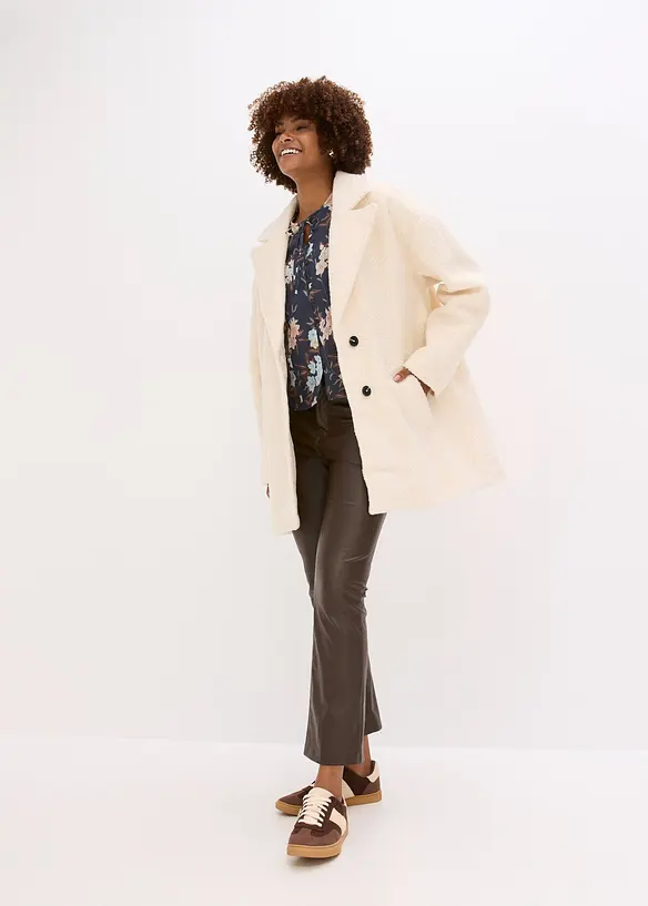 Kort bouclékappa i oversizemodell, bonprix