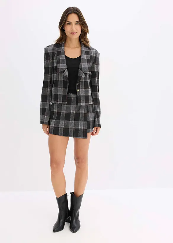 Korta kjolshorts med dekorknapp, bonprix